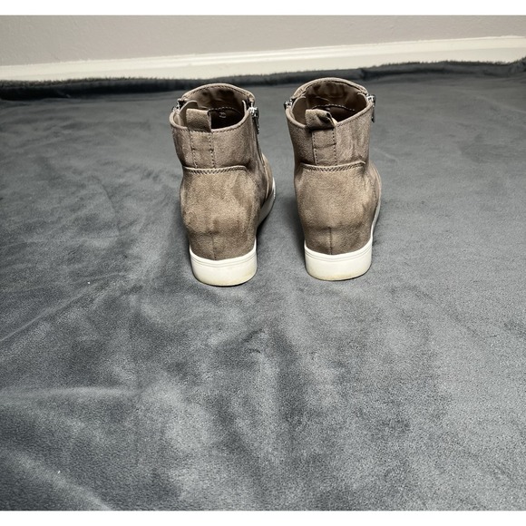 Time & Tru Memory Foam Women's Khaki Blush Suede Wedge Sneakers Size 8 W - Picture 4 of 12